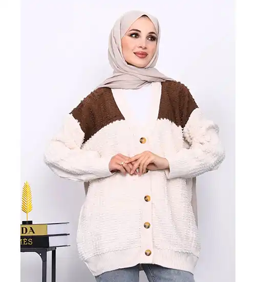 Krem V Yaka Düğmeli Triko Hırka